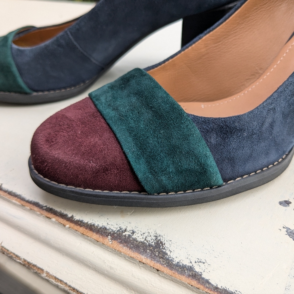 CLARKS 7.5 Artisan Suede Tarah Brae Colorblock Navy Blue Green Block Heels Pumps - Picture 2 of 14